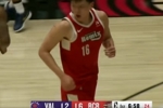 很自信！杨瀚森高位拿球 果断出手中投稳稳命中